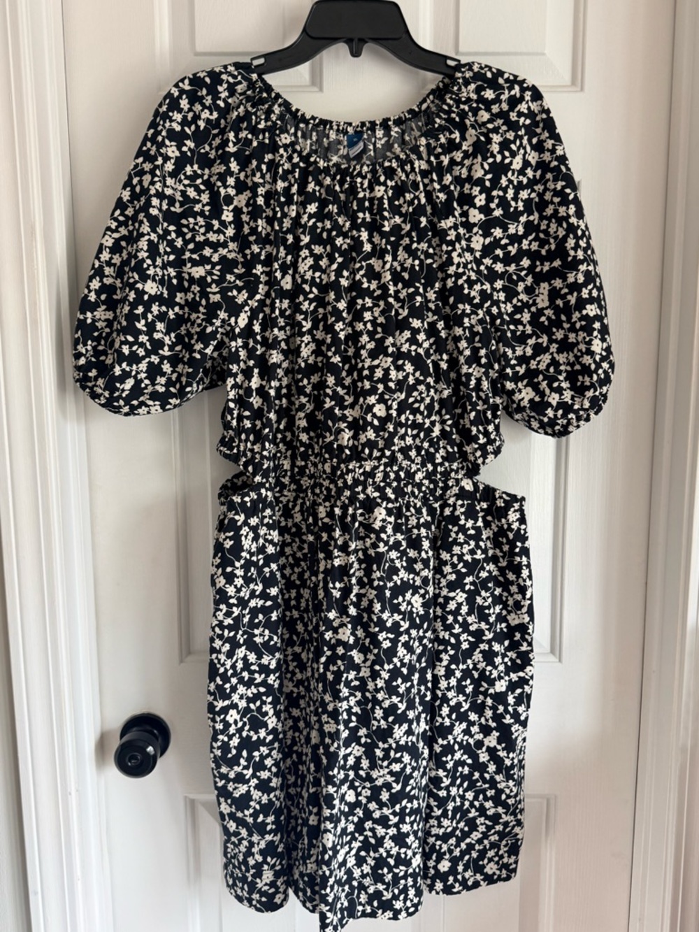 Old Navy Floral Puff-Sleeve Dress with Cut outs & pockets